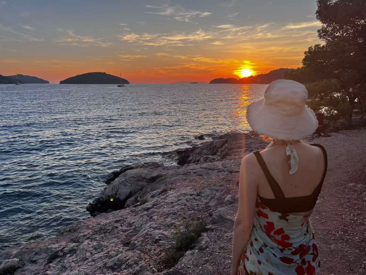  A woman manifesting her future at the beach with the help of tarot, feeling one with nature.